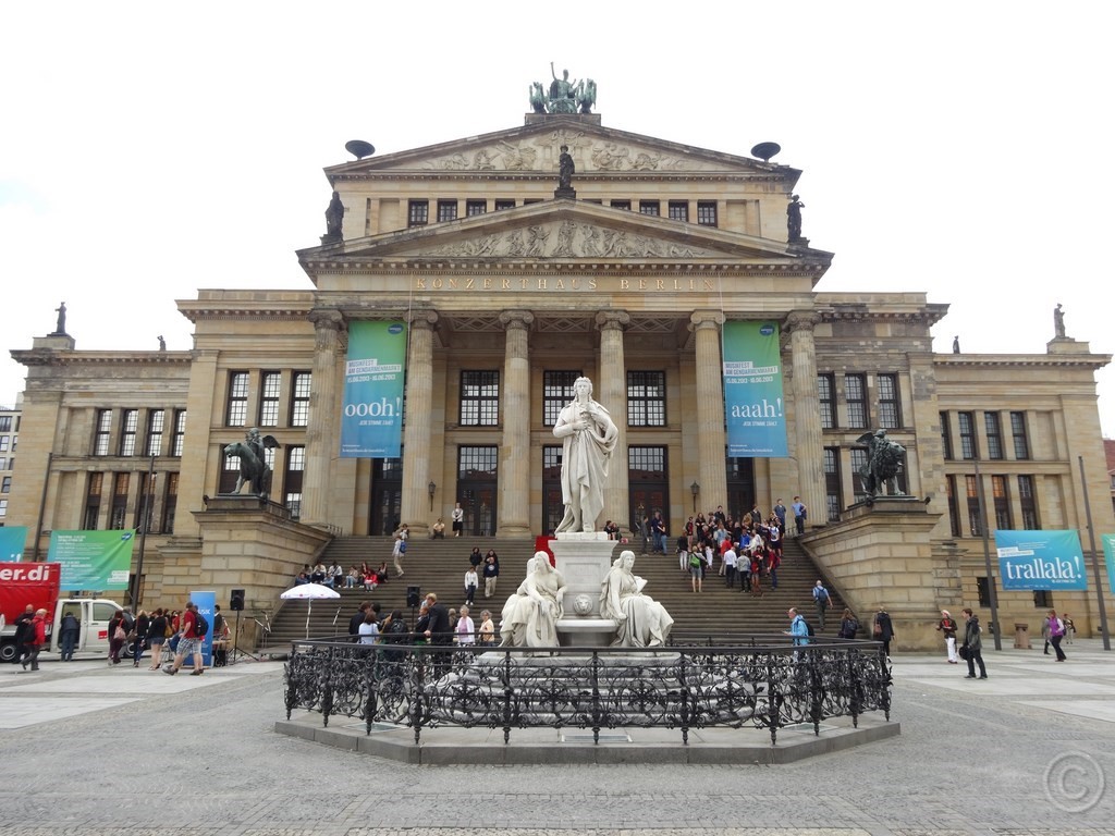 Konzerthaus Berlin Gendarmenmarkt Schiller Denkmal